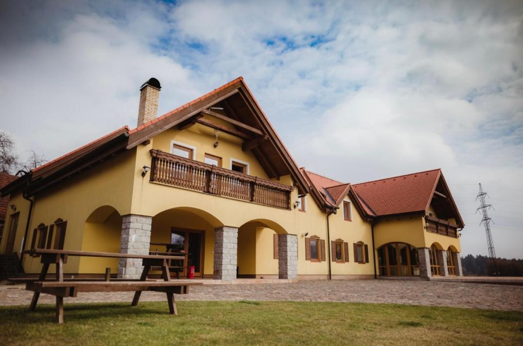 Penzion Na Bouci Chotebor Ngoại thất bức ảnh